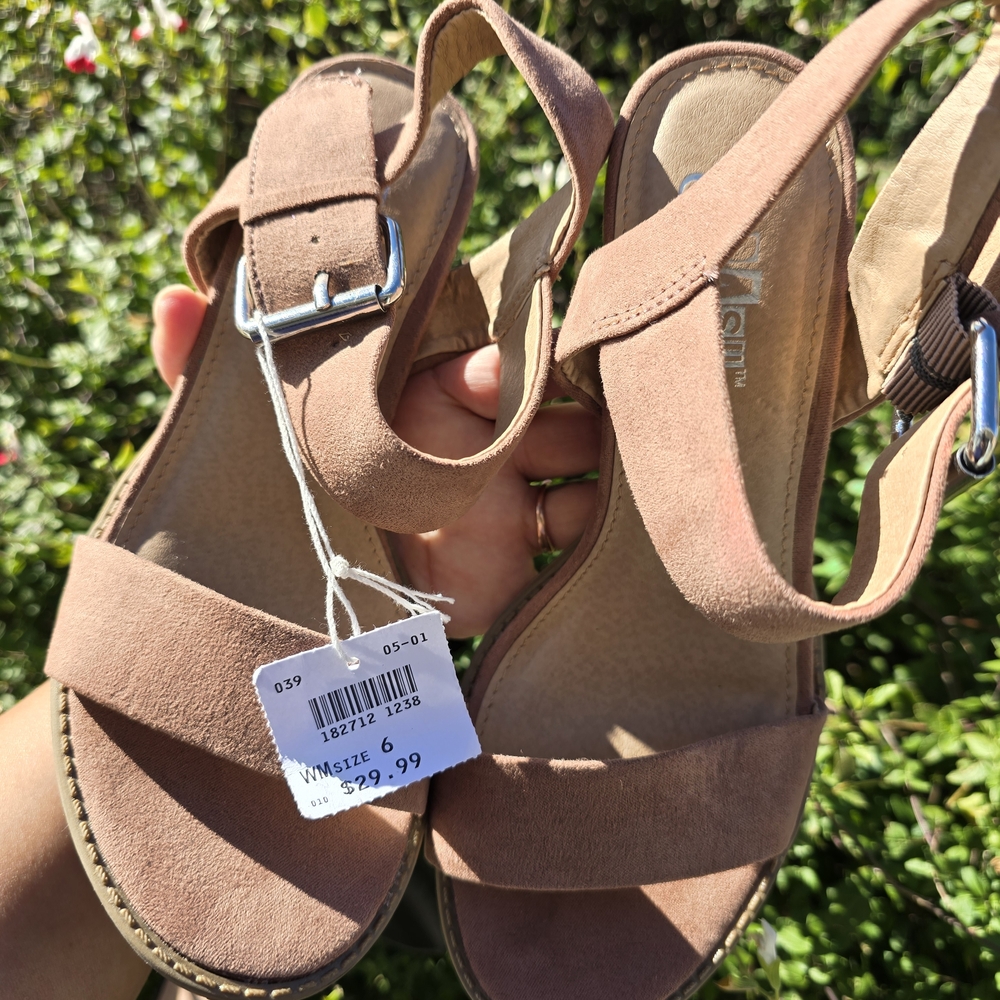 Elegant Tan Heeled Sandals